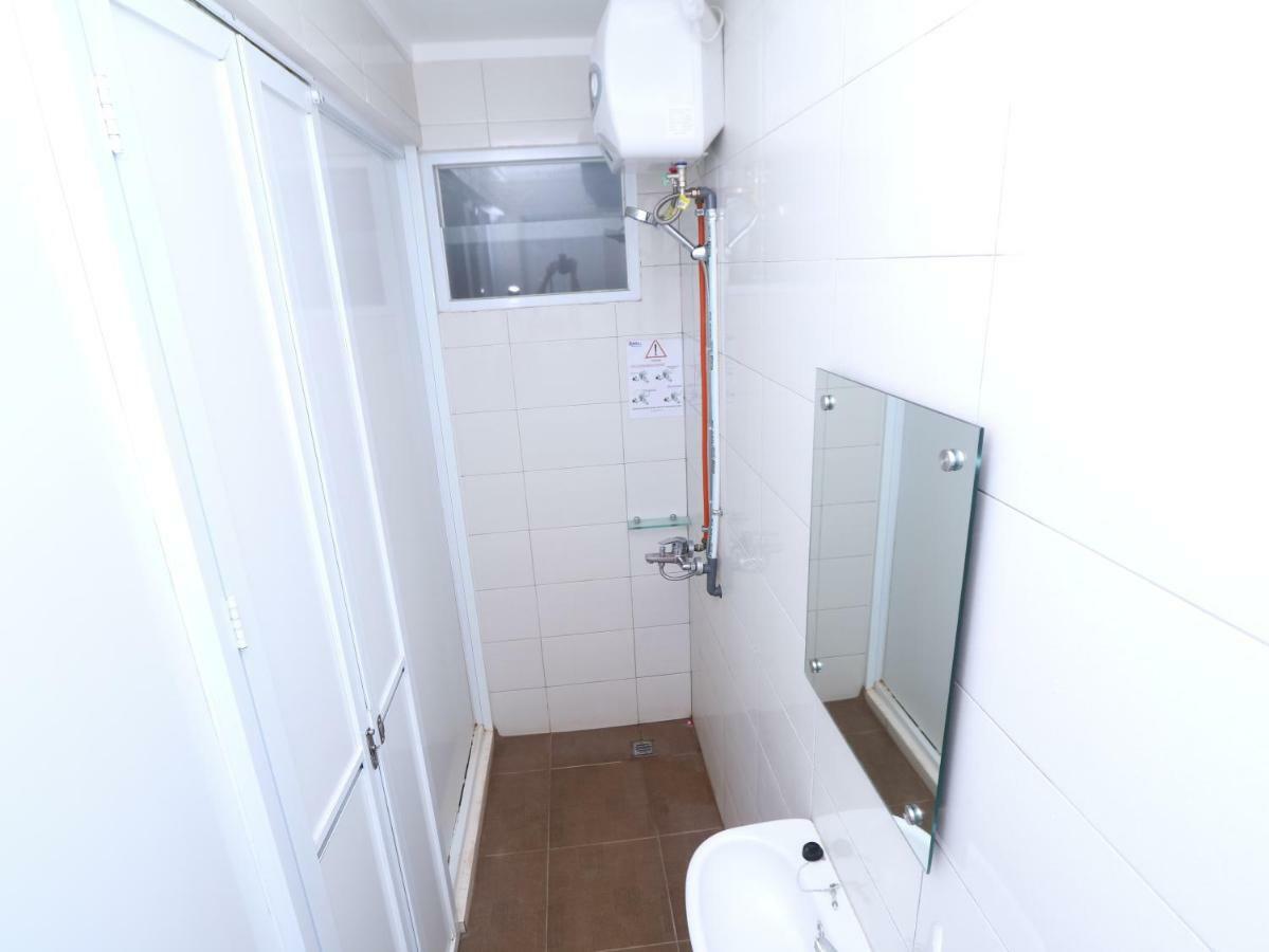 Hotel Kamar Keluarga Tanah Abang Giacarta Esterno foto